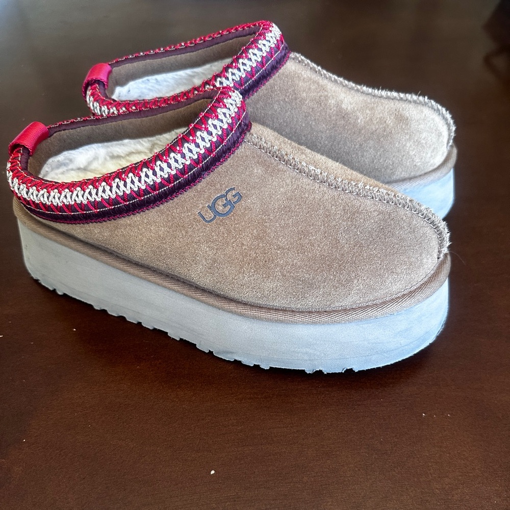 UGG Women's Beige and Red Slippers